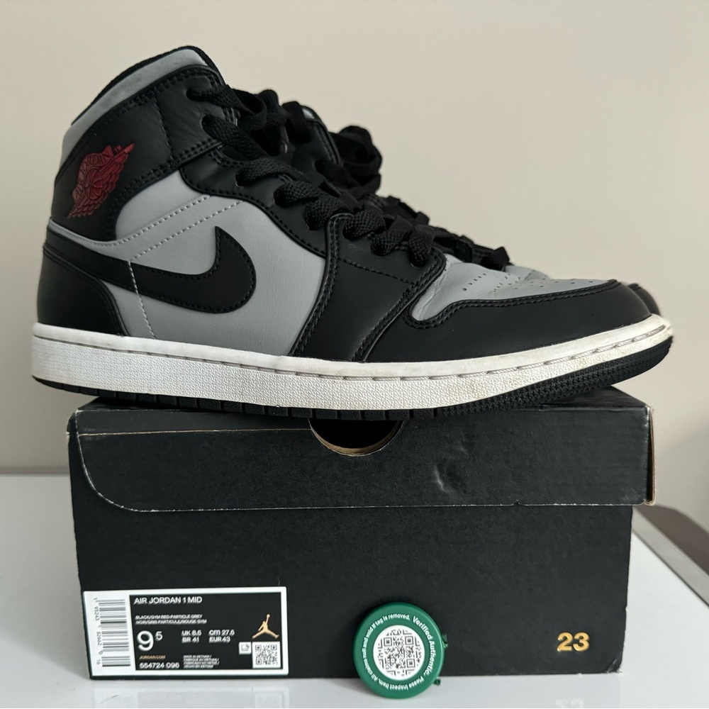 Air Jordan 1 MID